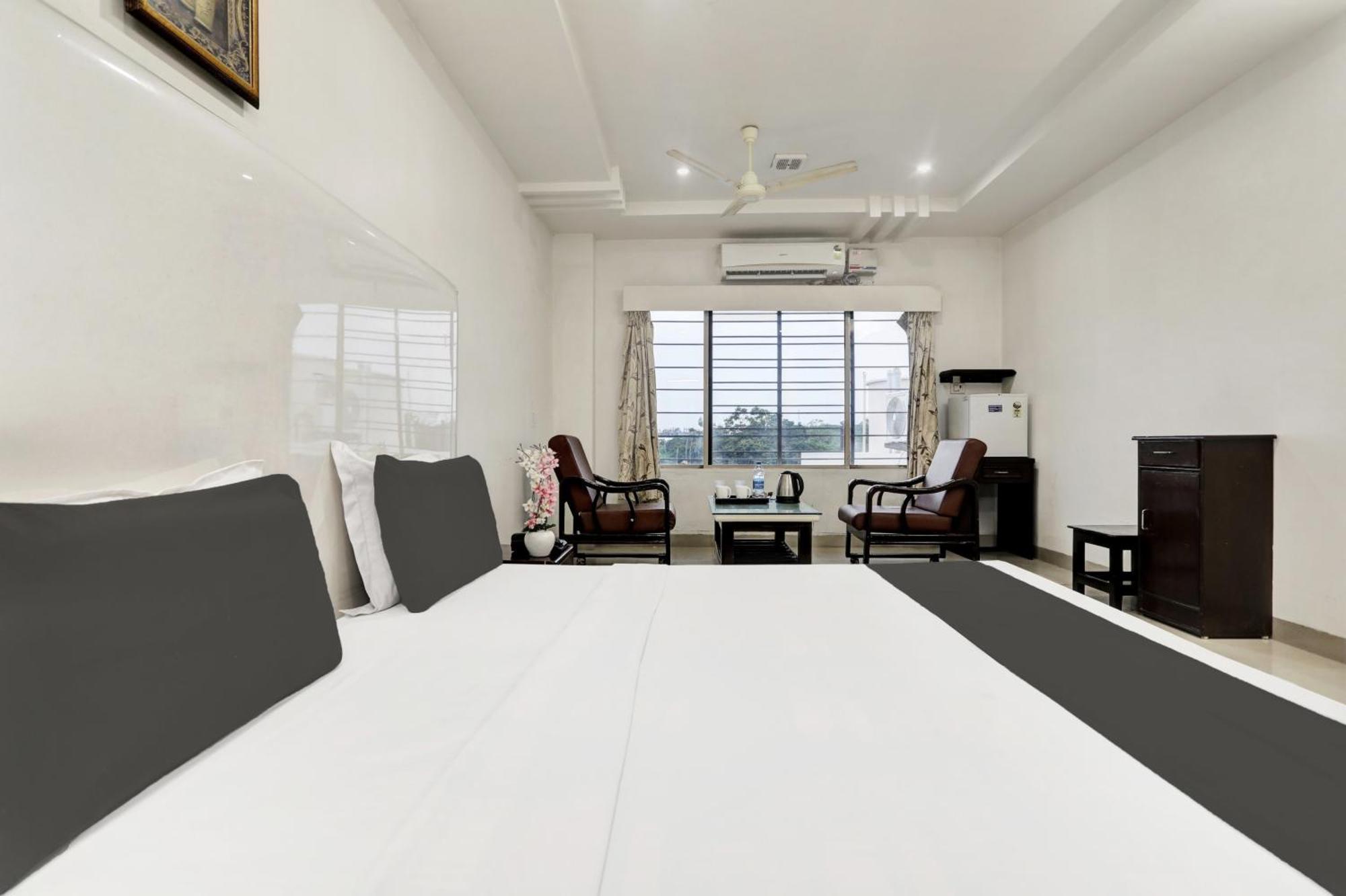 Townhouse Eluru Hotel Екстериор снимка